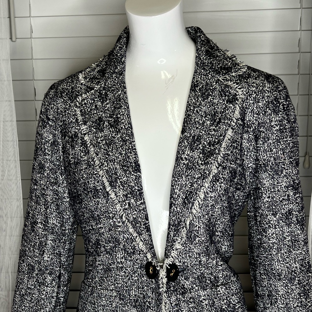 Blazer - Picture 4 of 5